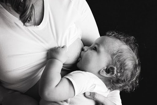 Bottle vs. Breastfeeding – Benefits of Breastfeeding | Budding Star