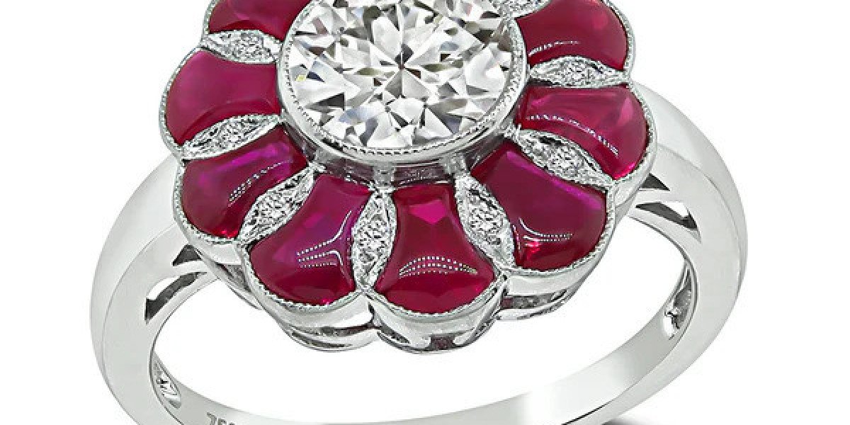 Why Antique Engagement Rings Are Making a Modern Comeback